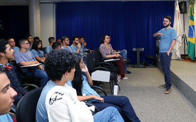 Os jovens ouviram atentamente a palestra (Foto: Thiago Rios Gomes)